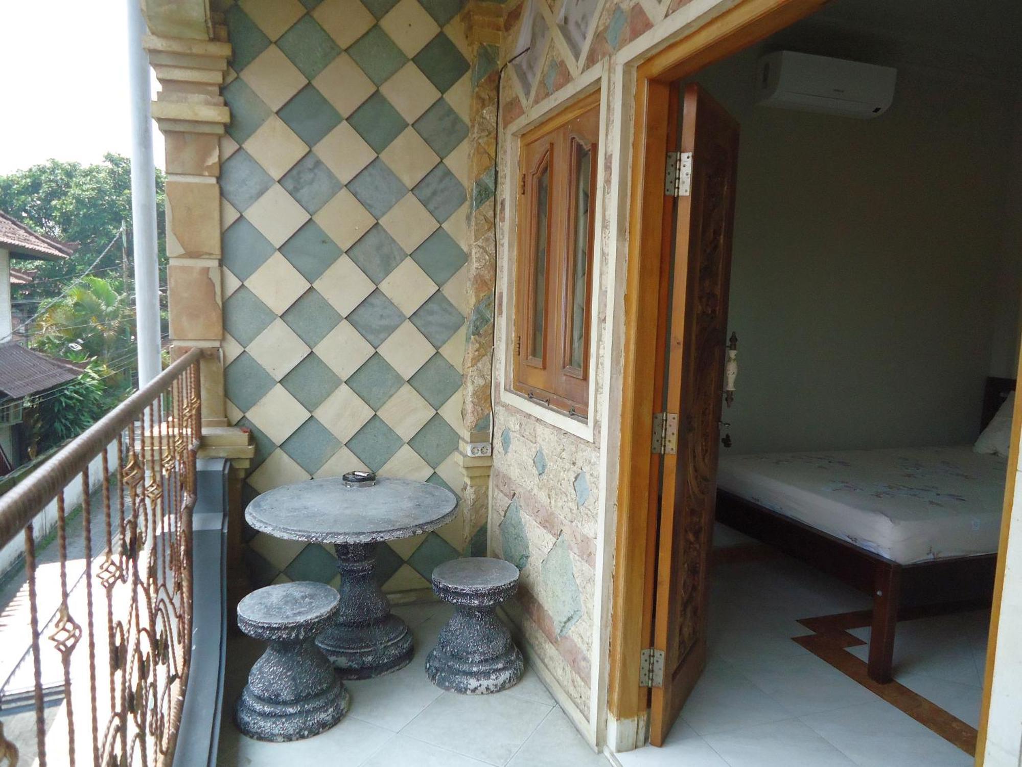 The Reinhold Guesthouse Bali Kerobokan  Exterior photo