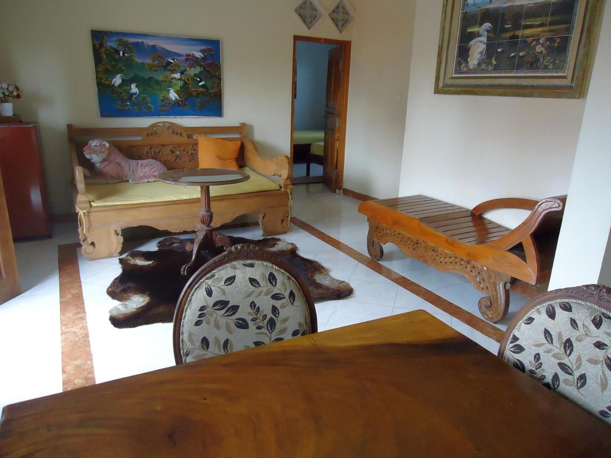 The Reinhold Guesthouse Bali Kerobokan  Exterior photo