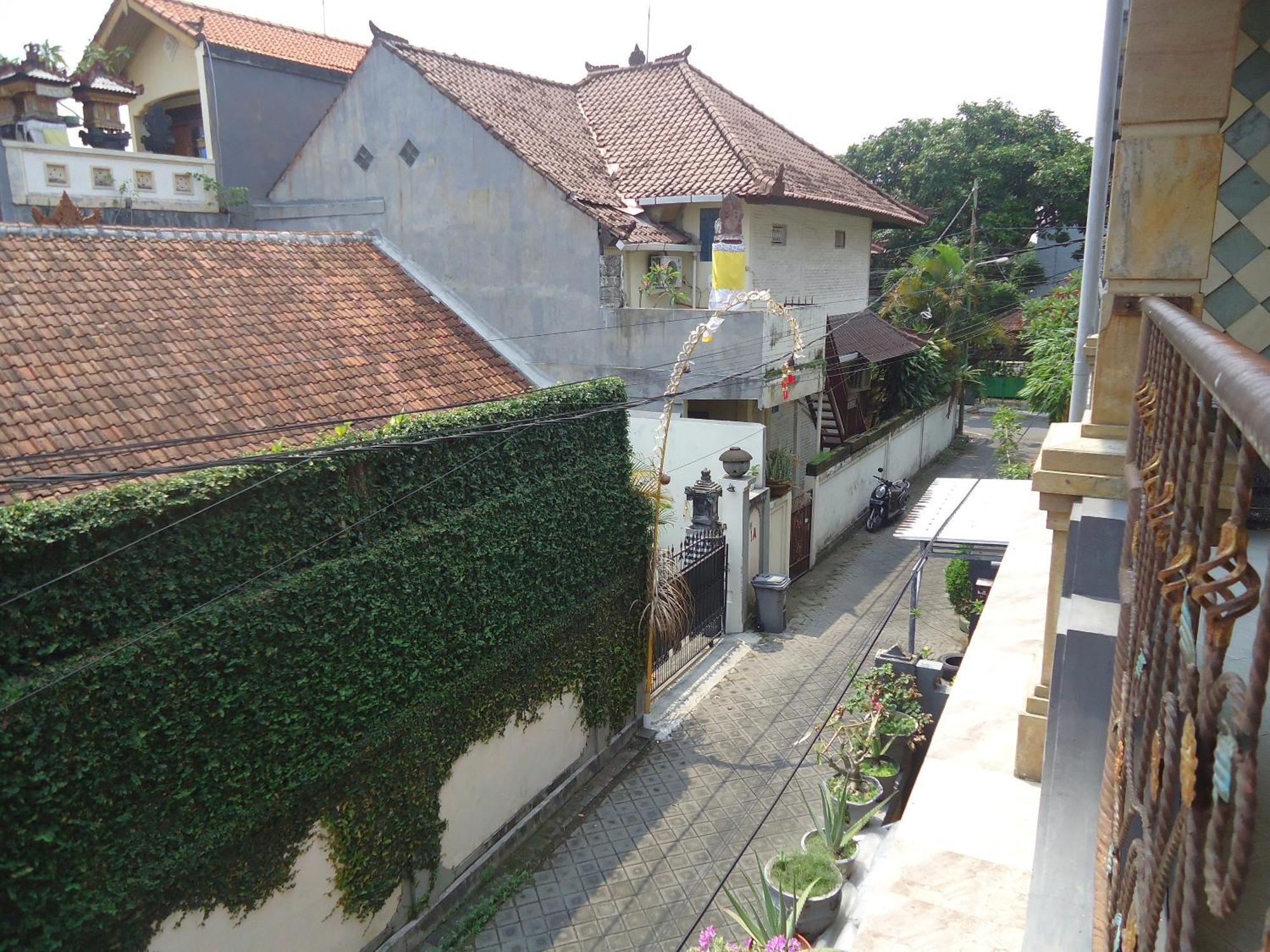 The Reinhold Guesthouse Bali Kerobokan  Exterior photo