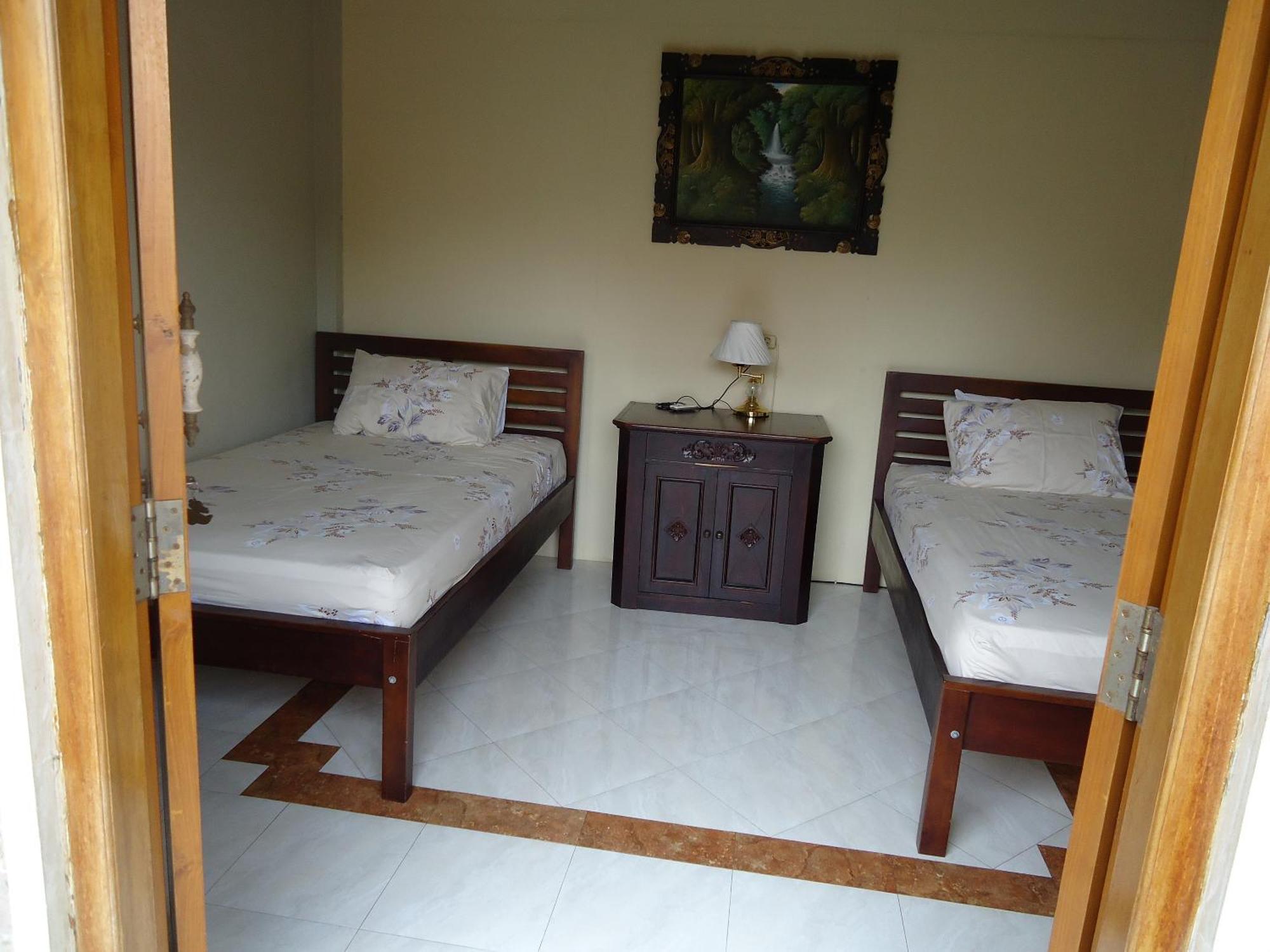 The Reinhold Guesthouse Bali Kerobokan  Exterior photo