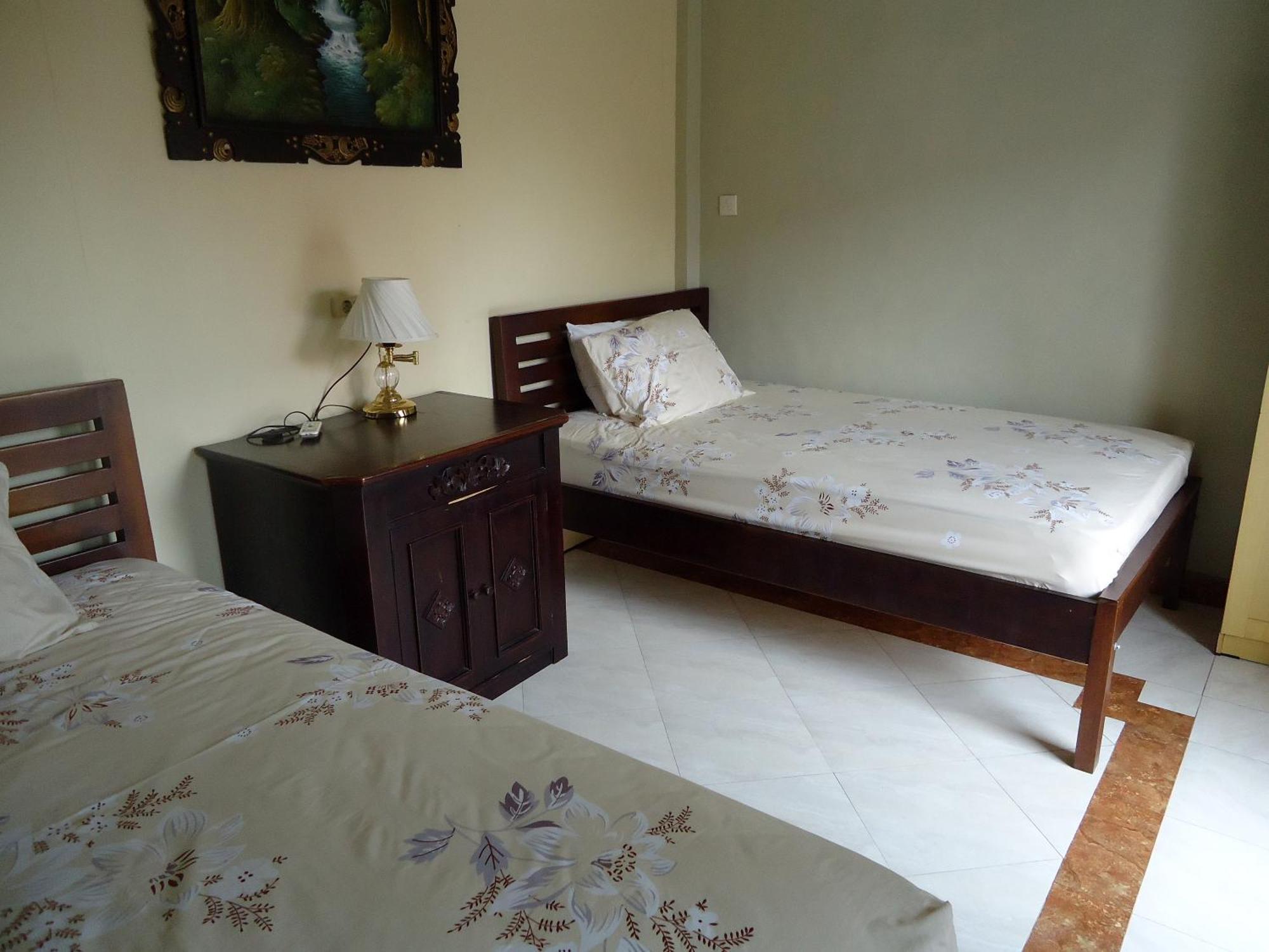 The Reinhold Guesthouse Bali Kerobokan  Exterior photo